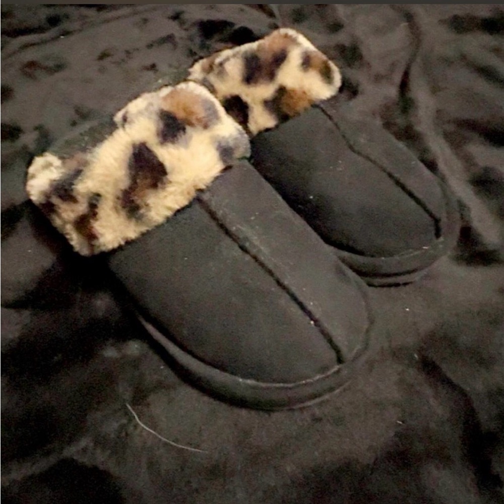 Women's Black Faux Fur Lined Slippers